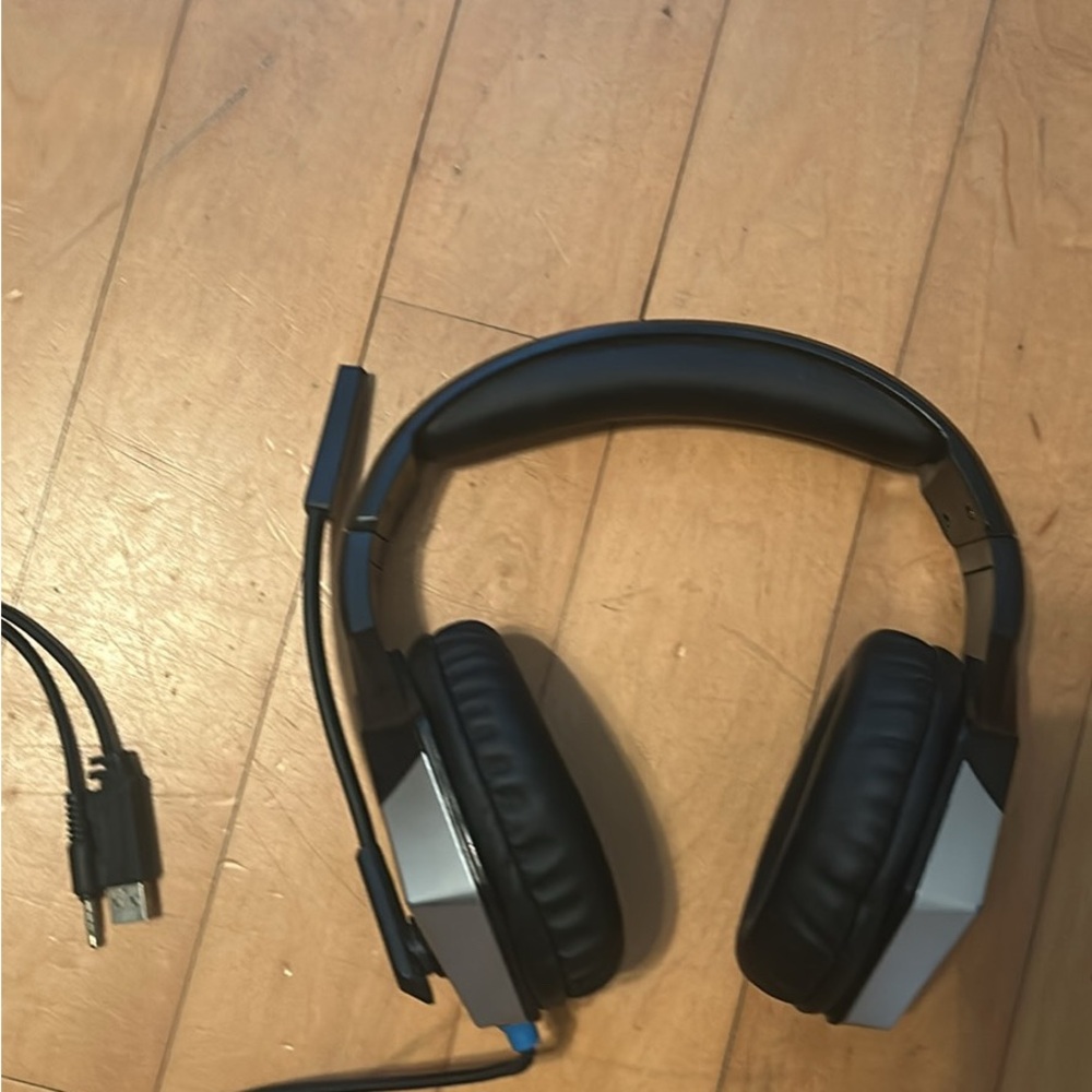 MPOW Black and Sliver/Blue accents, Blue LED Headset with Microphone